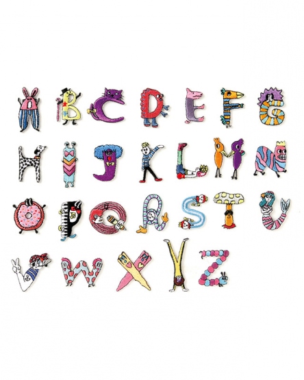 【INITIAL WAPPEN】アルファベットが擬人化されたユニークな刺繍シールワッペン